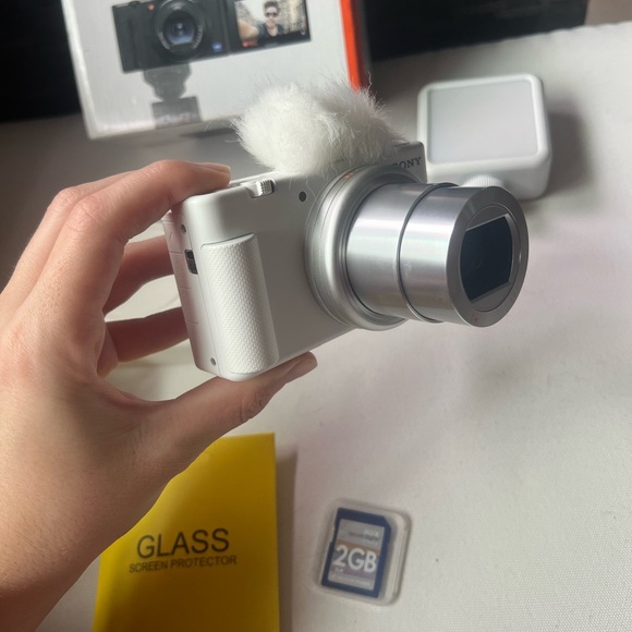 White Sony ZV1 Digital Camera with Accessories Bundle - Picture 2 of 7